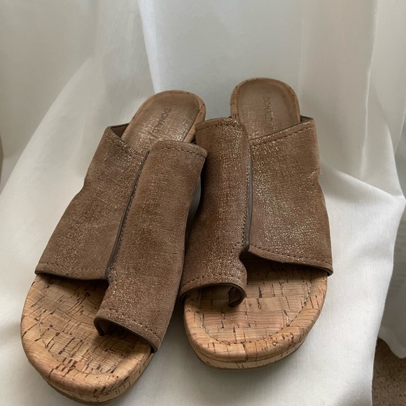 Donald Pliner gold leather and cork Gerie wedge - Picture 3 of 8